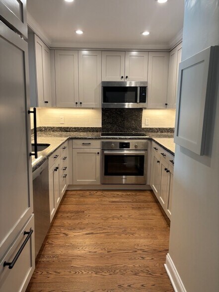 Newly renovated kitchen - 15 River Rd