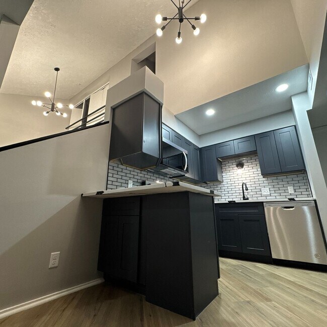 Building Photo - Luxurious 2-Bedroom Apartments with Modern...