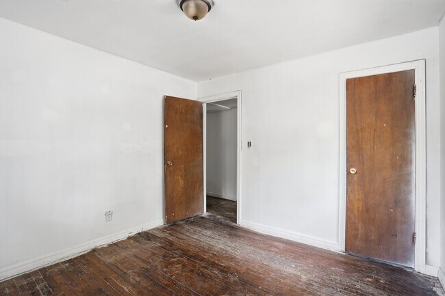 Building Photo - 7827 Rugby Ave