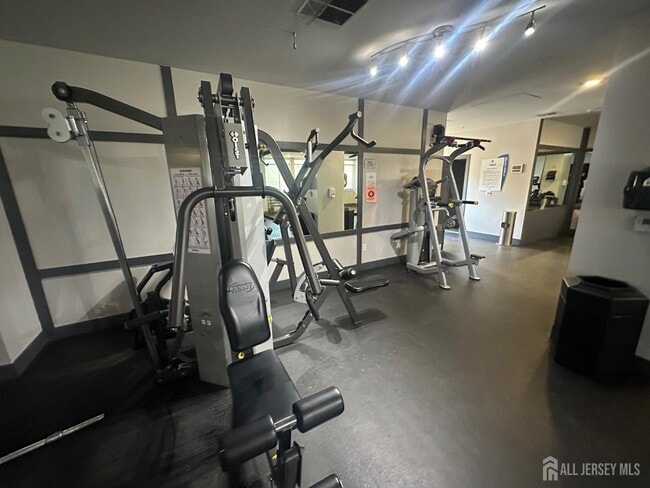 Building Photo - 101 Roosevelt Ave