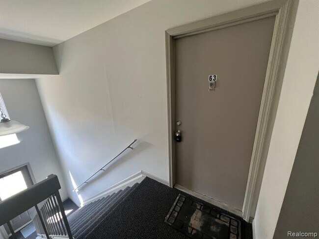 Building Photo - 34633 Clarkson Dr E