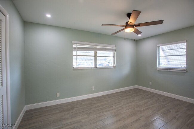 Building Photo - 348 Crestwood Ave