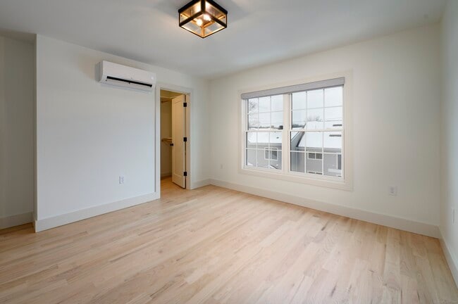 Building Photo - 2620 Main St