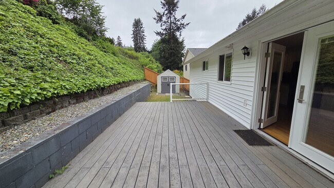 Building Photo - 4402 Thomson Ave