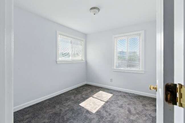 Building Photo - 709 Brandywine St SE