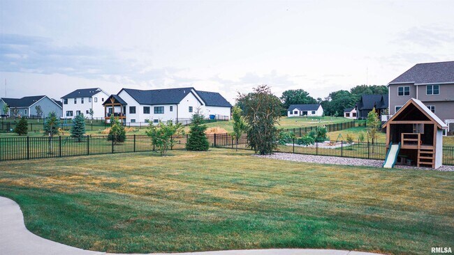 Building Photo - 285 Madison Dr