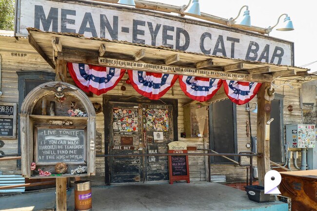 Building Photo - 1211 W 8th St