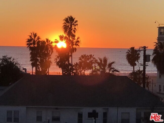 Building Photo - 46 Rose Ave