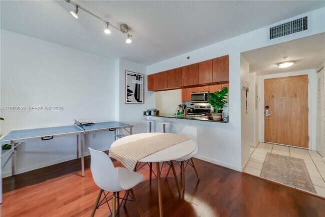 Building Photo - 1200 Brickell Bay Dr