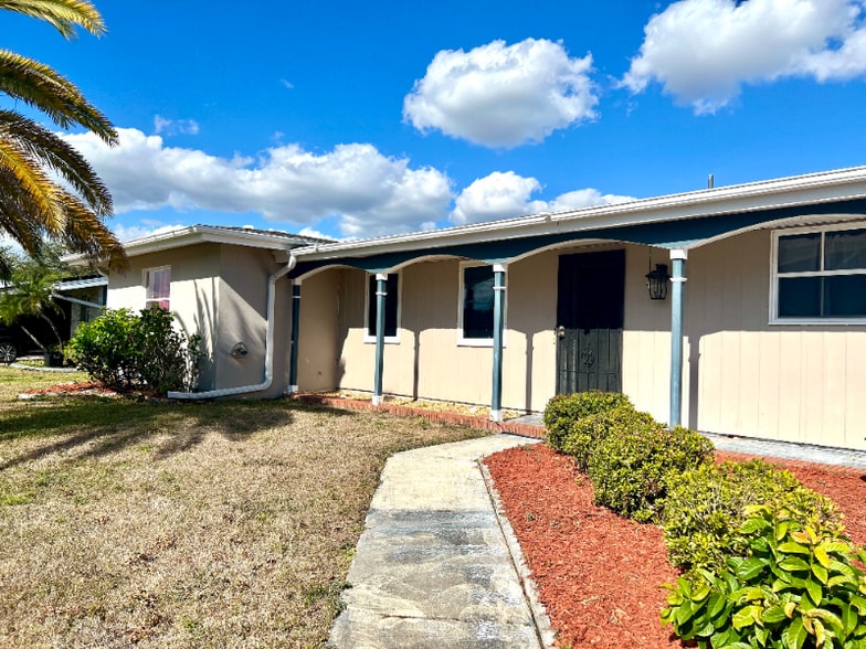 Building Photo - 2540 Sistina St