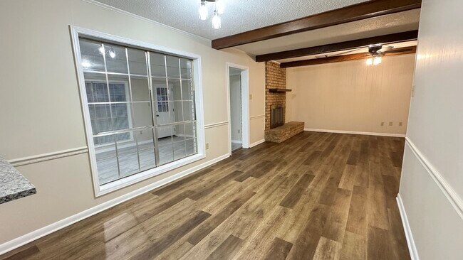 Building Photo - 105 Williamsburg Dr