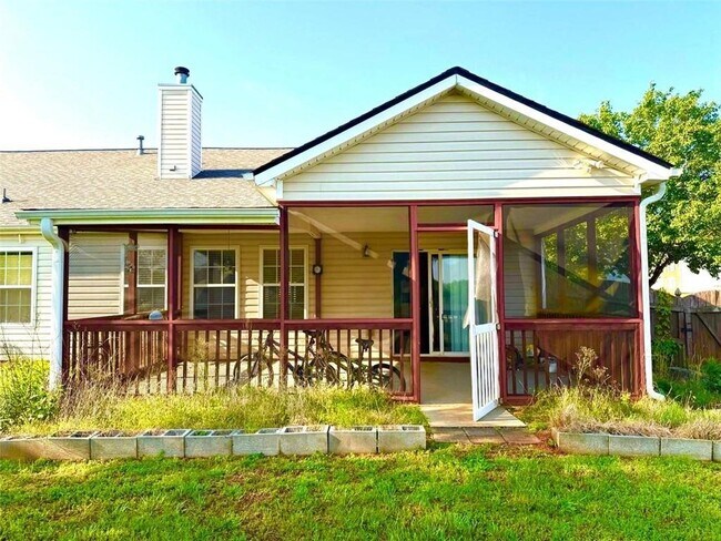 Building Photo - 15 Parkview Ln
