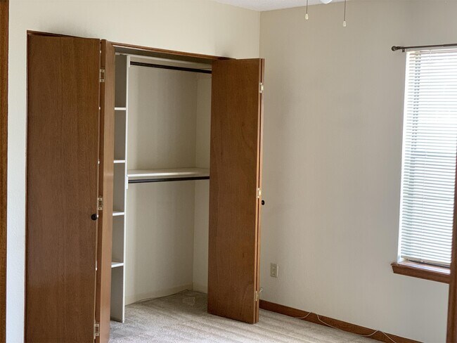 Building Photo - 6511 Amposta Dr