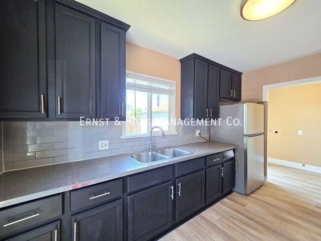 Building Photo - 705 N Hillford Ave