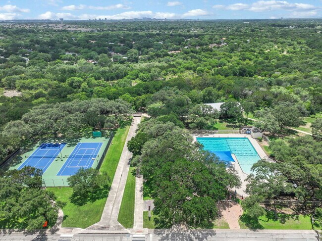 Building Photo - "Charming 3-Bedroom San Antonio Home with Granite Elegance - 1854 Sq Ft of Comfort!"
