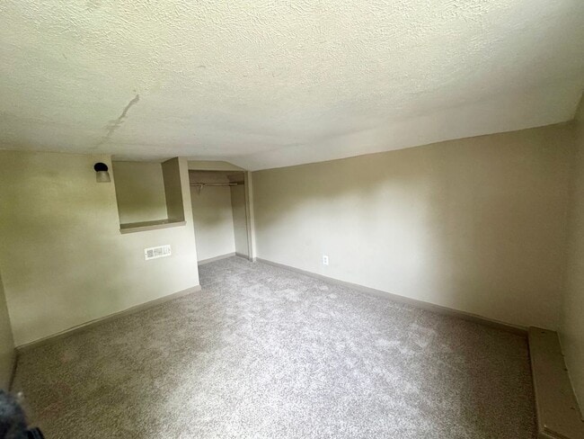 Building Photo - Unit B – Rear Home