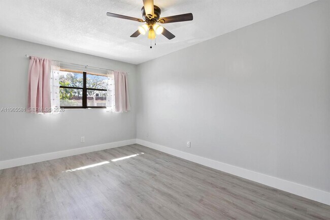 Building Photo - 48 Matador Ln