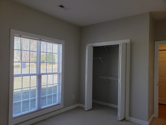 Building Photo - Marvelous 3 Bedroom Sanford Townhome!!