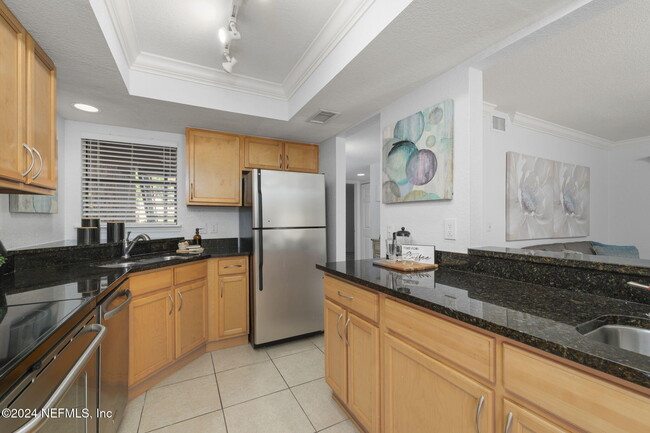Building Photo - 858 Shoreline Cir