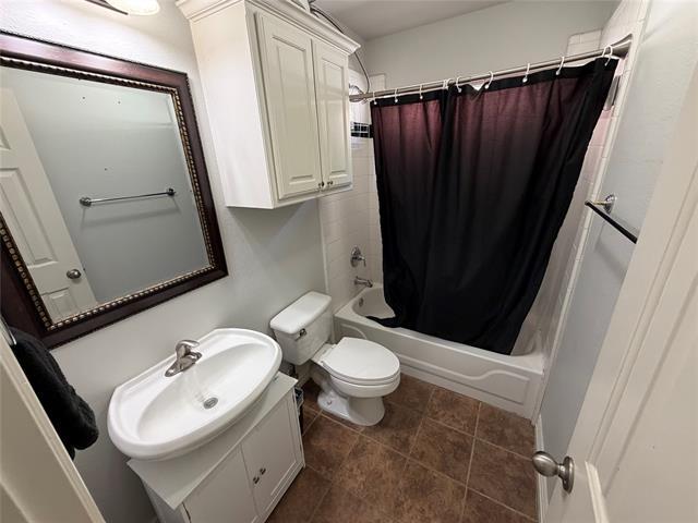 Building Photo - 703 Chandler Ct