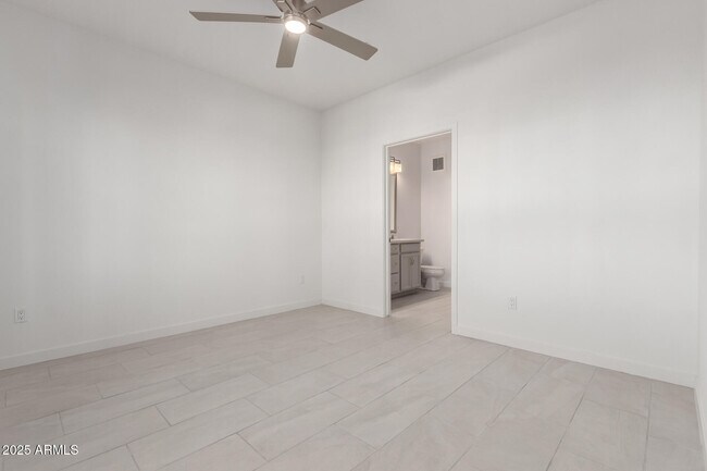 Building Photo - 2511 W Queen Creek Rd