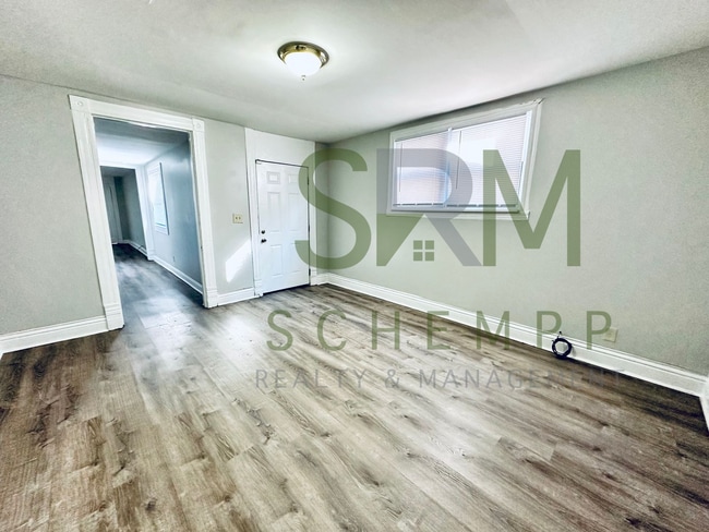 Building Photo - Spacious 2-3 bedroom home in Park Hill- Section 8 accepted