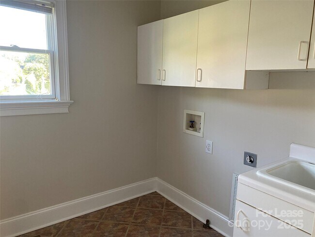 Building Photo - 144 Chandeleur Dr