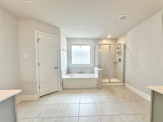 Building Photo - 452 Long Beach Bay Dr