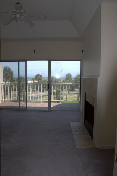 Building Photo - 6 Van Horne Ave