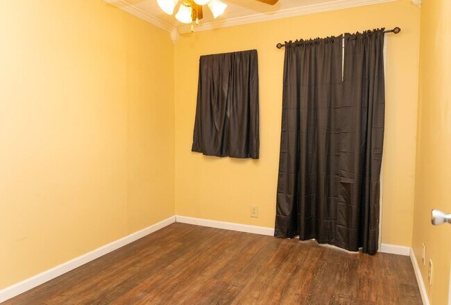 Building Photo - Budget Friendly!!