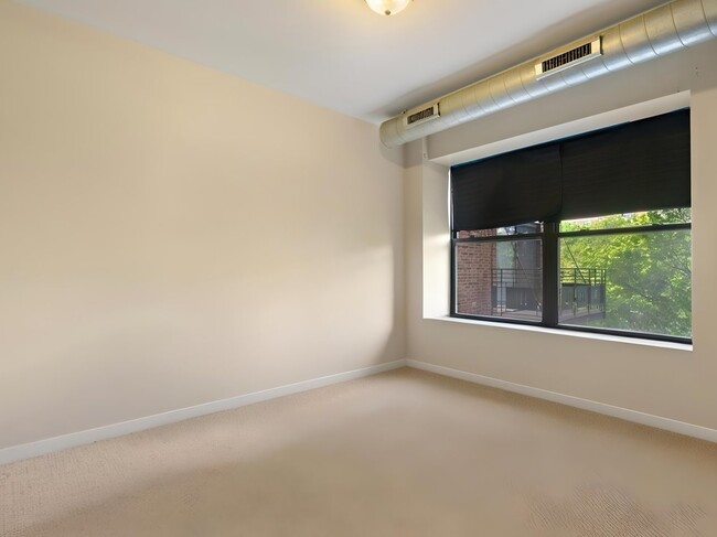 Building Photo - 4537 S Drexel Blvd