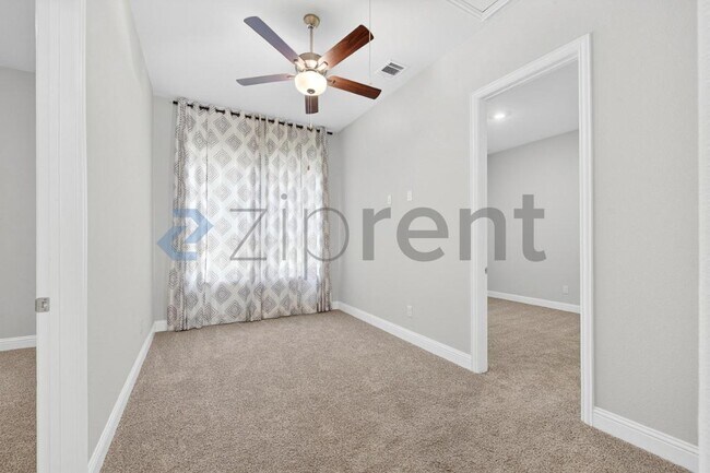 Building Photo - 4112 Dunlap Dr