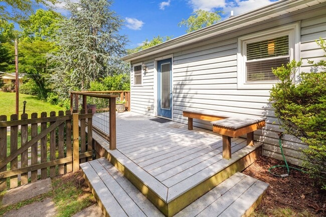 Building Photo - 2-4 Village Park Dr