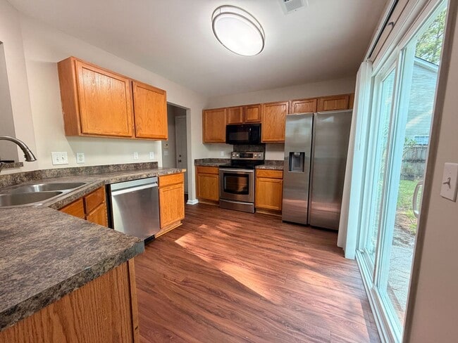Building Photo - Available now. Beautiful, FULLY REMODELED 3 BR/2.5 BA Home in Tanner Plantation!