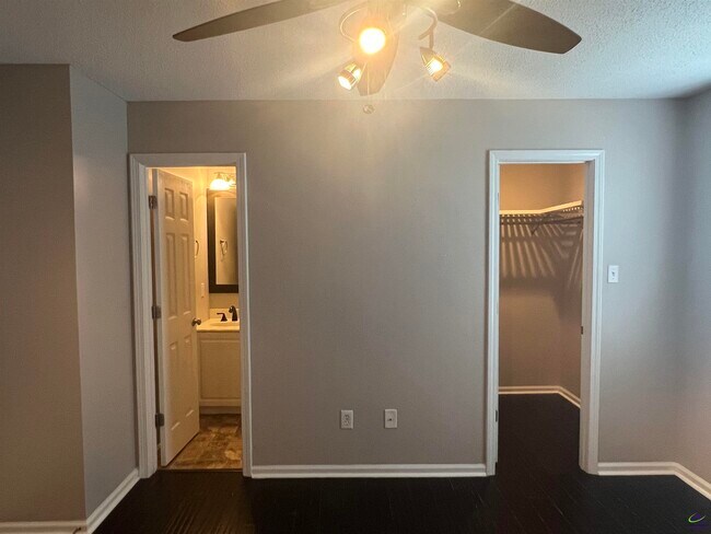 Building Photo - 226 Golden Eagle Dr
