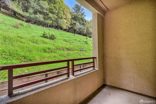 Building Photo - 200 Caldecott Ln