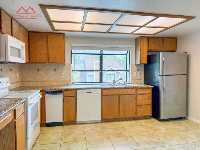 Building Photo - 18027 Hillwood Ln