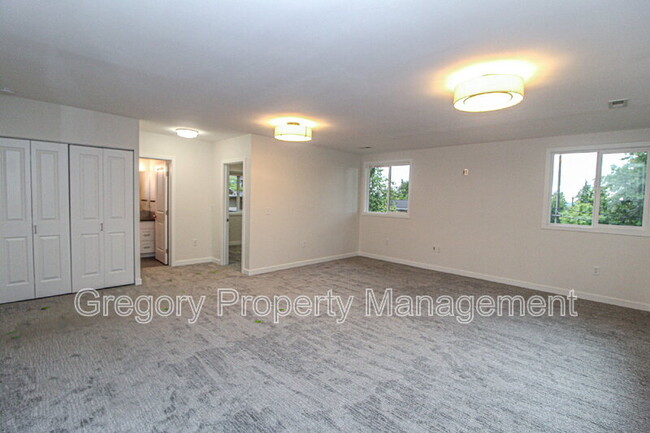 Building Photo - 19547 53rd Ave NE
