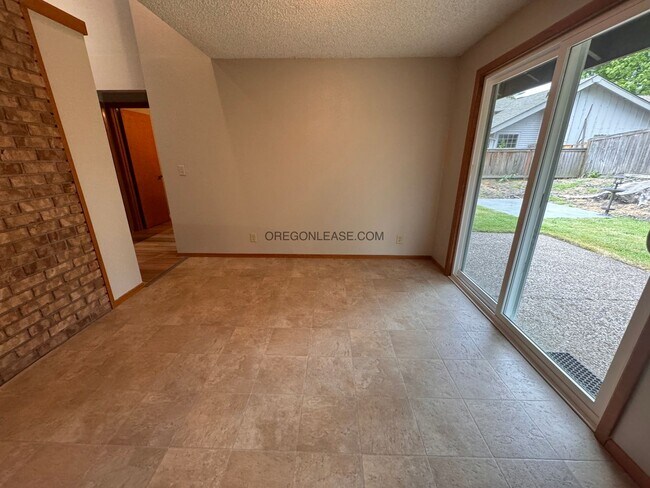 Building Photo - 2930 Tulip St