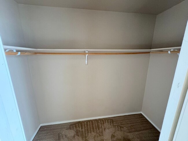 Building Photo - Sandstone Ranch Estates 3 Bed Refrig A/C!