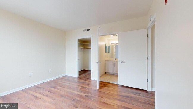 Building Photo - 350 G St SW