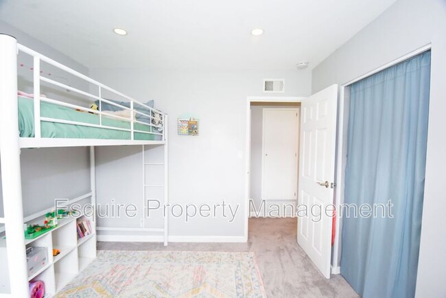 Building Photo - 679 Randy Dr