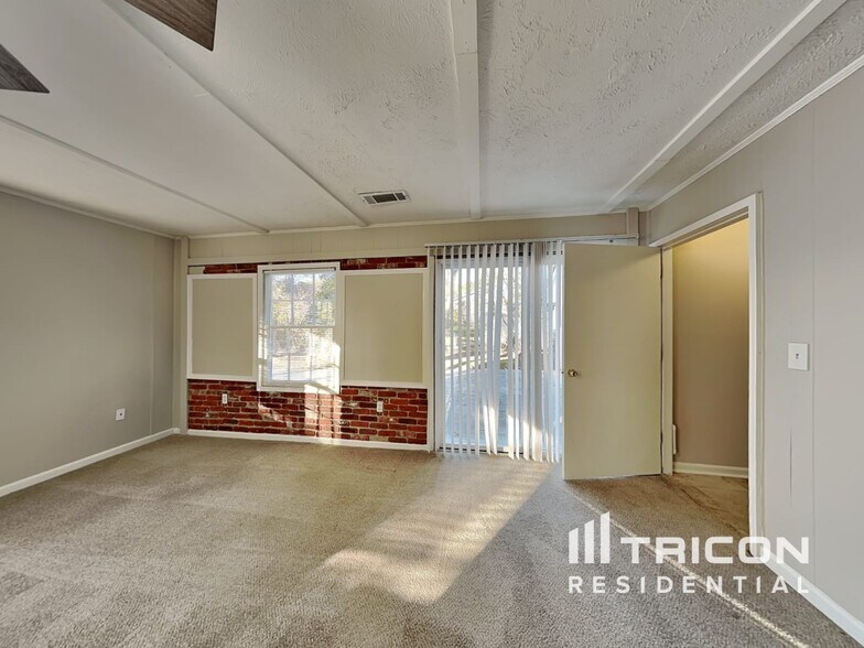Building Photo - 188 Misty Hollow Way
