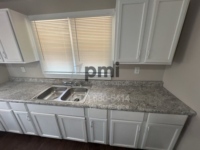 Building Photo - 955 S 22nd St