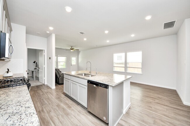 Building Photo - 68 Valiant Ridge Trail