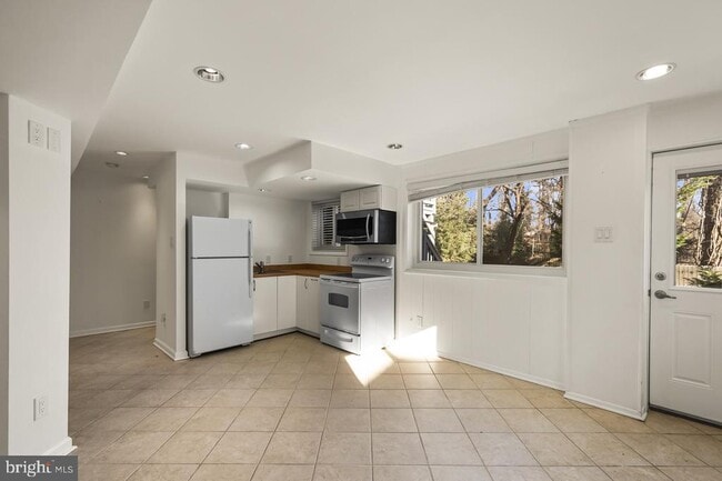 Building Photo - 6313 Tone Dr