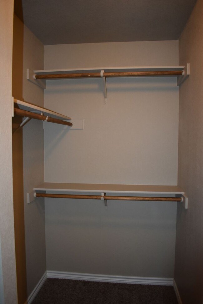 Building Photo - 1808 Seminole Cir