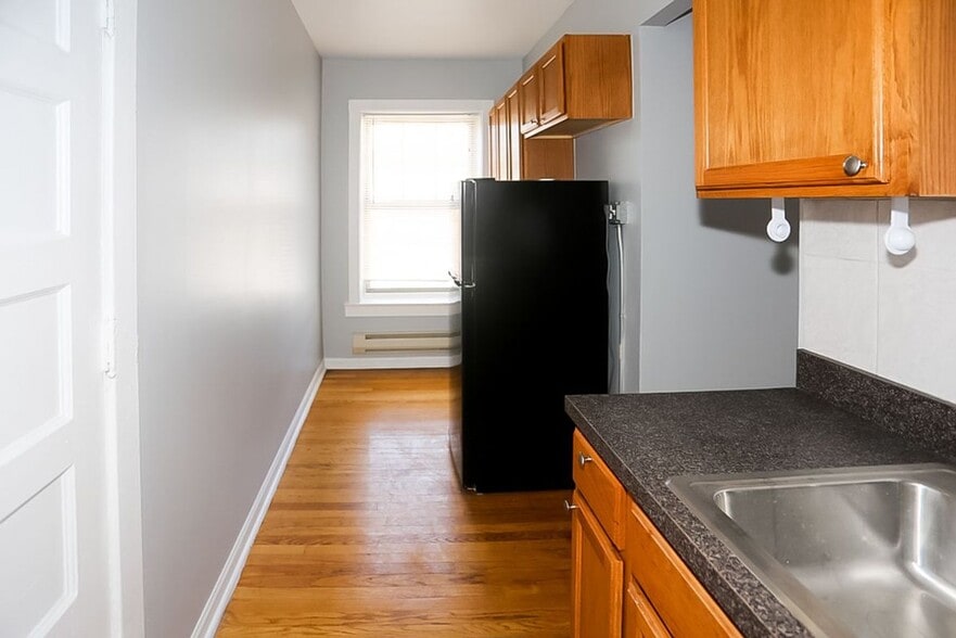Building Photo - 3265 W Wrightwood Ave