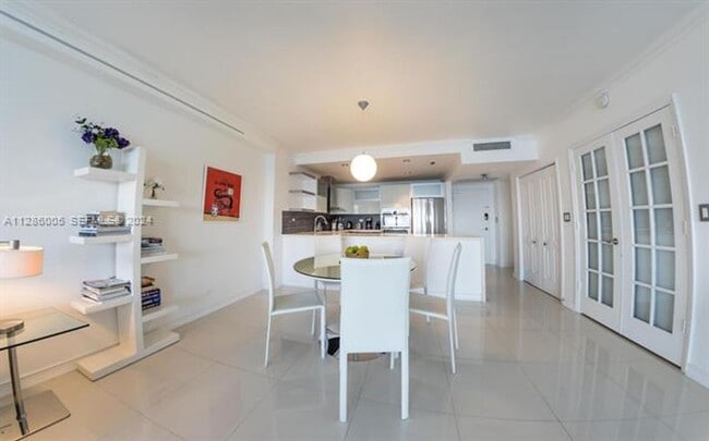 Building Photo - 5601 Collins Ave