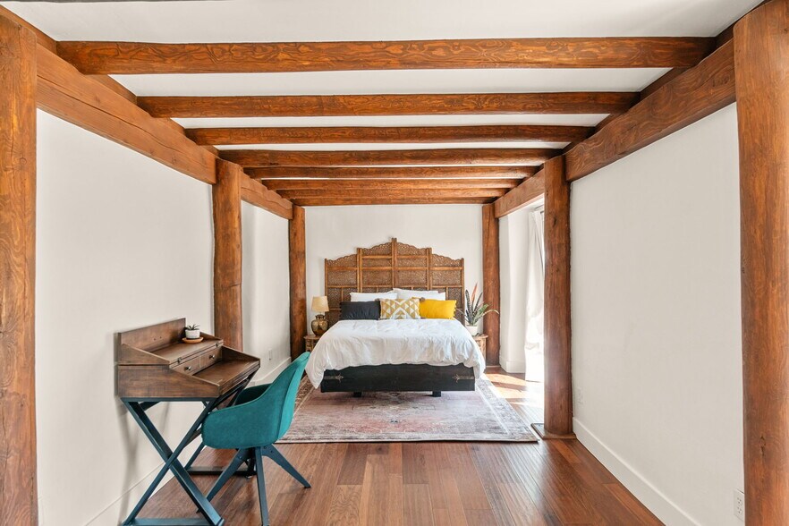 Casita bedroom - 4455 NE Vaughn Ave